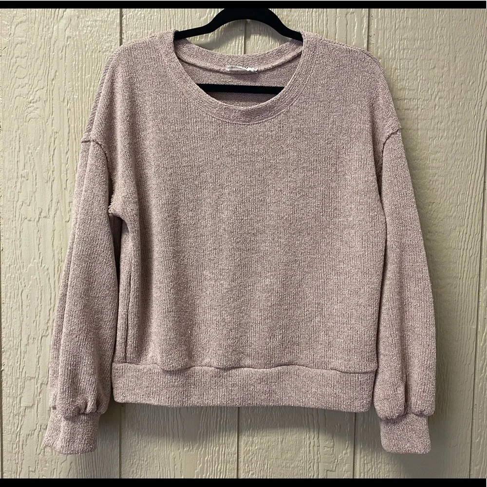 Boutique brand poly sweater | size Medium